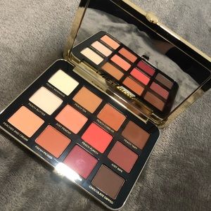 Too faced peachy palette